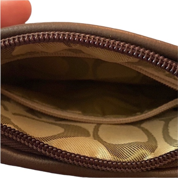 🆕🔥COACH SUPER CUTE&STYLISH CHOCOLATE BROWN&LIGHT BRONZE&LIGHT GOLD WRISTLET - Picture 7 of 11